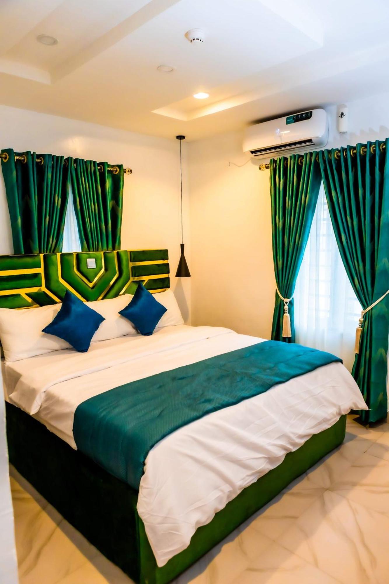 El Elyon Hotel And Suites Lagos Dış mekan fotoğraf