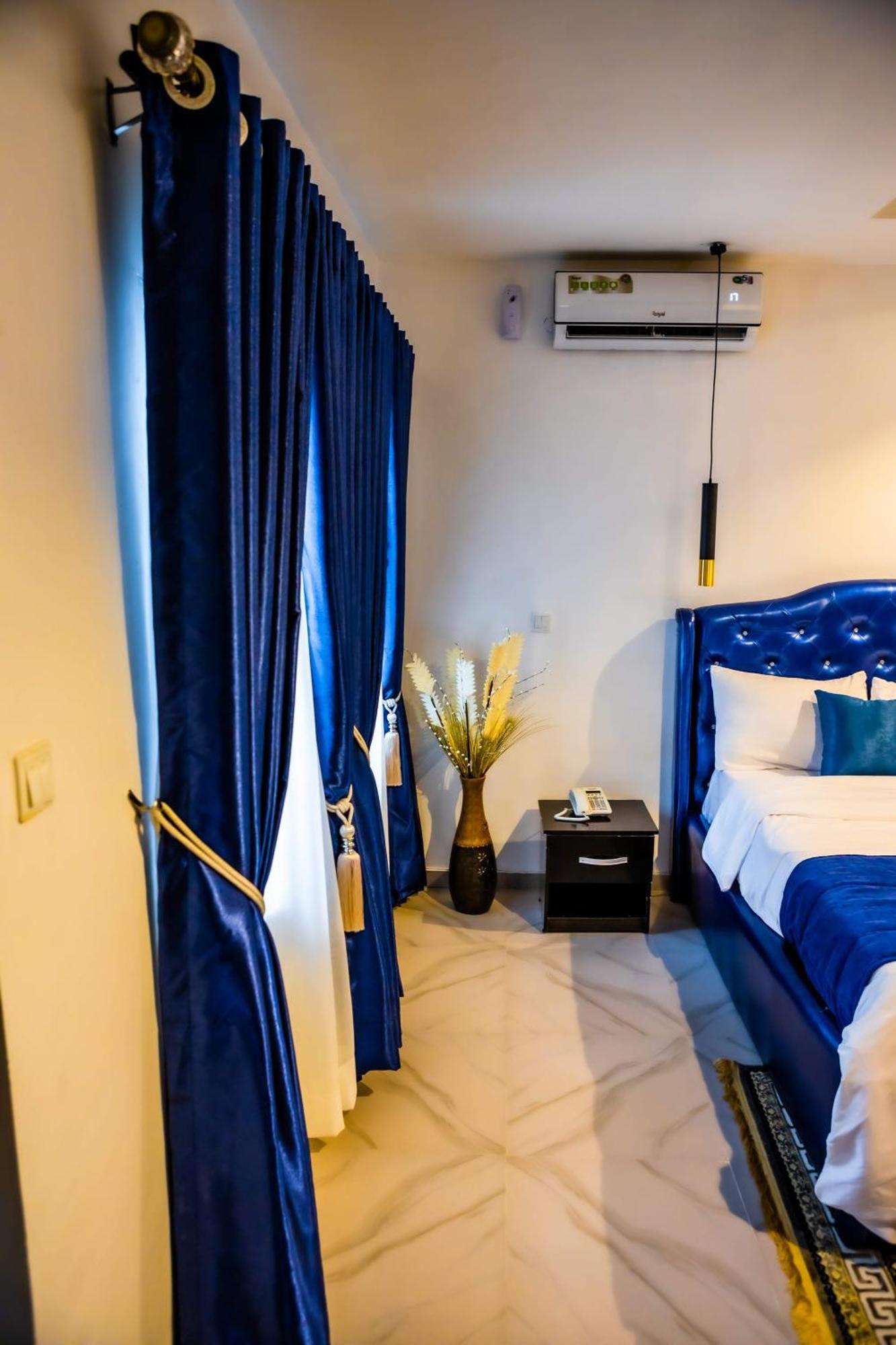 El Elyon Hotel And Suites Lagos Dış mekan fotoğraf
